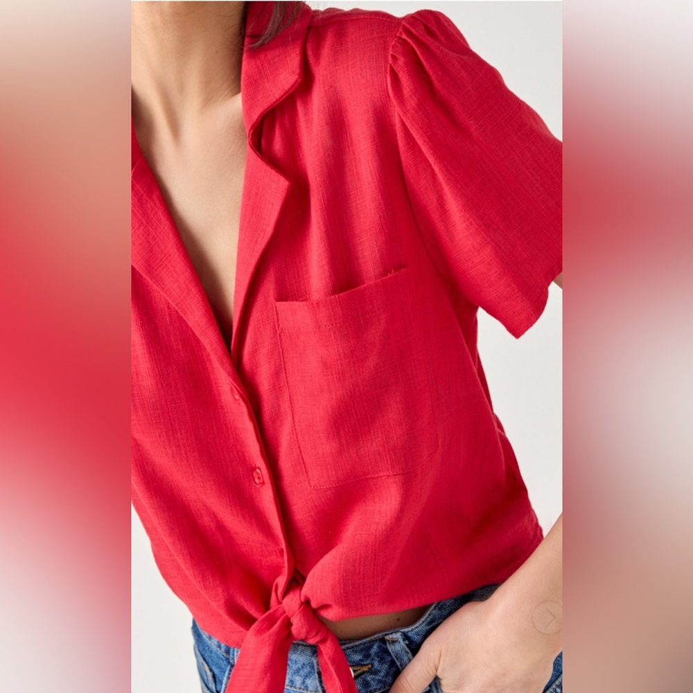 New Francesca’s Red Tie Front Button Down Cropped Top  Blouse - Picture 5 of 6